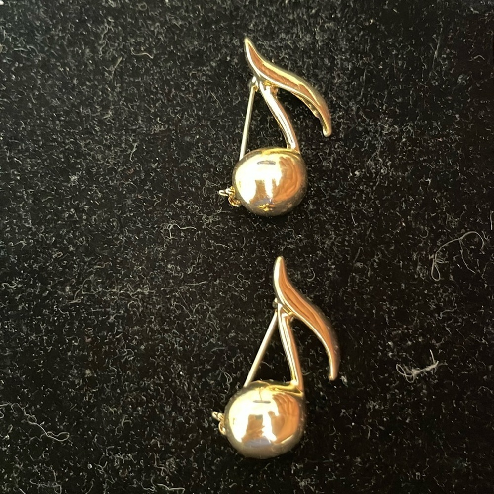Monet Signed Gold Tone Music Note. MA